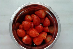Spuma de capsuni cu frisca