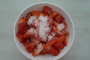 Spuma de capsuni cu frisca