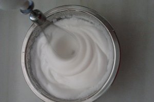 Spuma de capsuni cu frisca