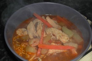 Supa asiatica cu pui si creveti