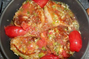 Cotlete de porc tavalite prin sos de ceapa verde