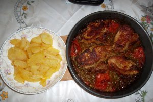 Cotlete de porc tavalite prin sos de ceapa verde