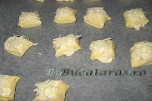 Pateuri rapide cu branza feta