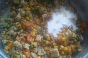 Placinta cu file de curcan si legume
