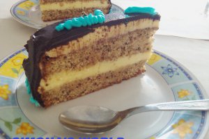 Tort de nuca si crema de vanilie