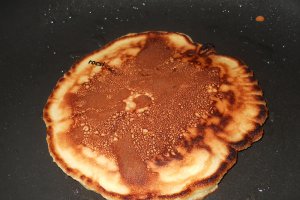 Tortulete pancakes cu bilute de ciocolata si portocale