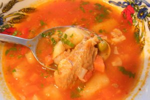 Ciorba de rosii cu carne de porc