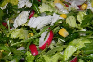 Salata cu rucola ou si cascaval afumat