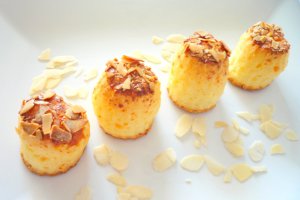 Pogacele cu cascaval si fulgi de migdale/chilli