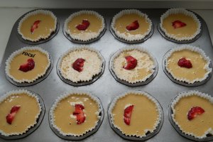 Briose cu crema de mascarpone si capsuni