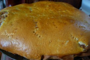 Cozonac floare, cu nuca si gem de prune