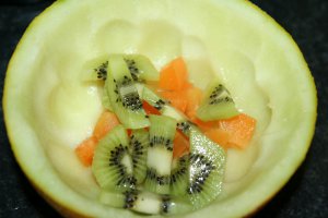 Cupa de pepene cu fructe si frisca