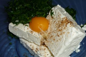 Placintele cu branza feta