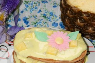 Clatite pufoase reteta cu crema de vanilie si ananas