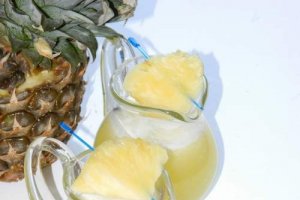 Limonada de lamaie cu ananas