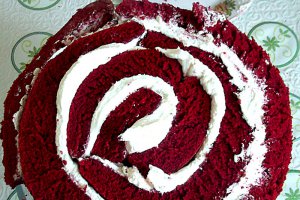 Tort Red Velvet Spirala cu crema ganache
