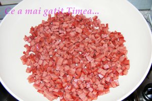 Spaghete cu sunca si sos de rosii