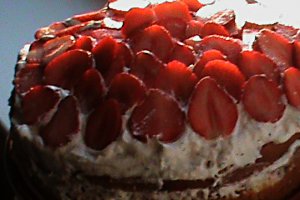 Tort cu capsuni si nuca de cocos