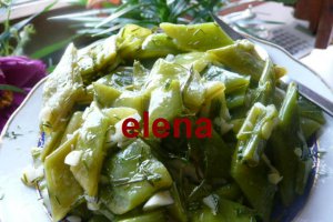 Salata de fasole verde lata