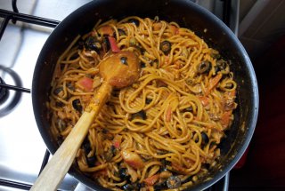 Spaghete negre sau cu peperocino cu fructe de mare