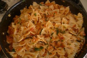 Farfalle cu ton
