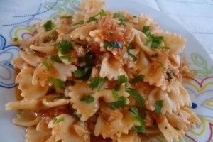 Farfalle cu ton