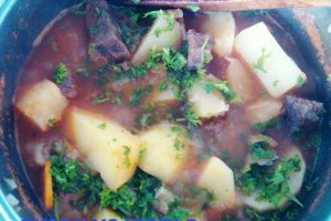 Tocanita de cartofi cu carne de vitel