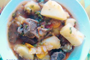 Tocanita de cartofi cu carne de vitel