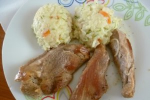 Pulpa de curcan la tigaie cu orez aromat