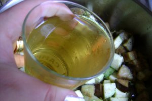 Pui la cuptor,cu vinete,zucchini si rosii