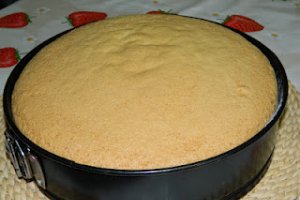 Tort cu capsuni si ciocolata