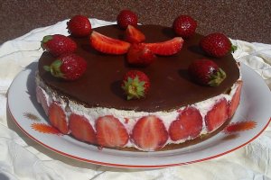 Tort cu capsuni