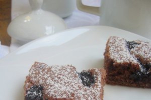 Prajitura cu nuca de cocos si gem de visine