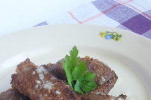 Ficat de porc cu mujdei de usturoi