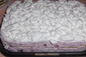 Tort cu fructe de padure