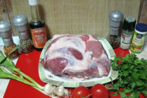 Friptura de porc la cuptor cu pasta de patrunjel verde si usturoi