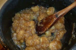Foietaj umplut cu sos de banane si crema de alune