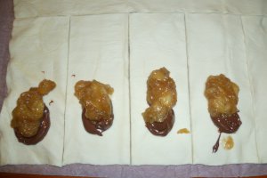 Foietaj umplut cu sos de banane si crema de alune