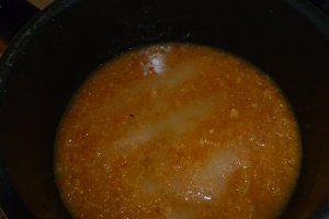 Desert cu orez in lapte, fructe si caramel