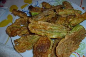Zucchini si flori de zucchini pane