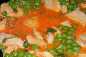 Papricas cu piept de pui si mazare verde