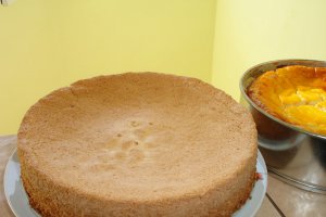 Tort cu frisca si fructe