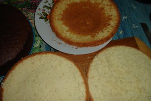 Tort cu frisca si fructe