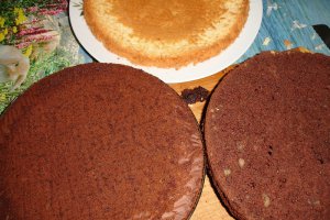 Tort cu frisca si fructe