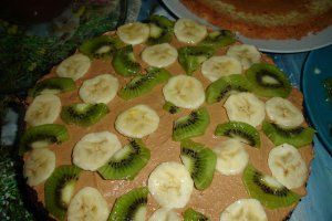Tort cu frisca si fructe