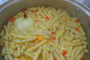 Ciorba de fasole pastai cu piept de pui