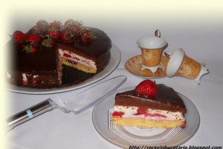 Tort cu capsuni si glazura de ciocolata