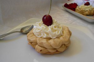 Black Mini-Pavlova