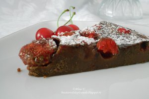 Black Clafoutis cu visine si capsune