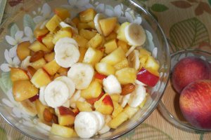 Salata de fructe cu migdale